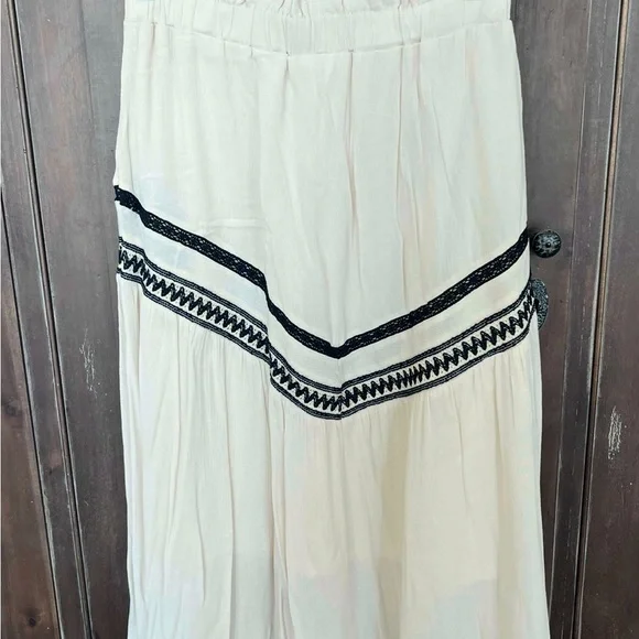 Hem & Thread Cream Skirt with Black Trim - Picture 2 of 4